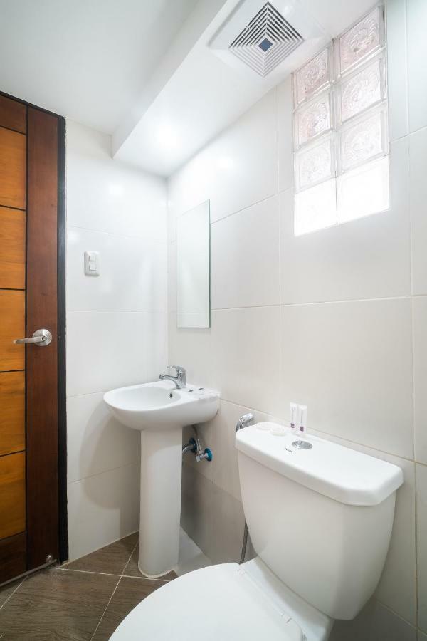 Oyo 199 Solange Apartelle Davao Bagian luar foto