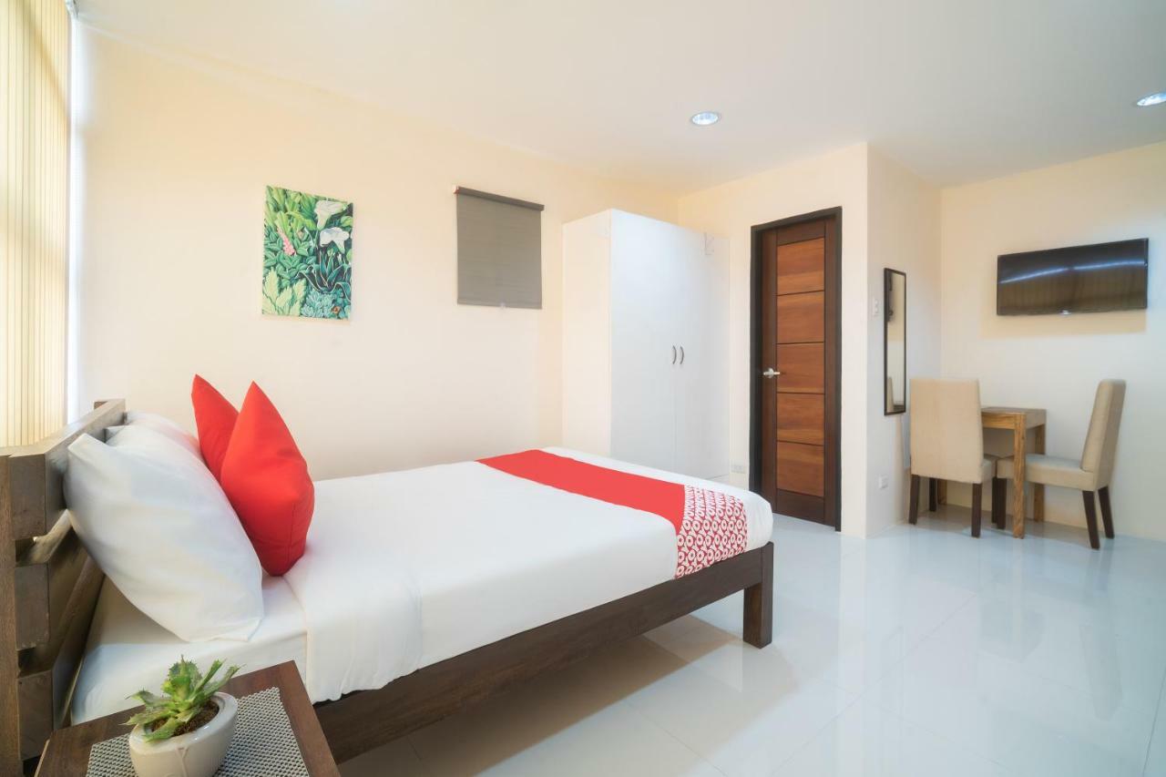Oyo 199 Solange Apartelle Davao Bagian luar foto