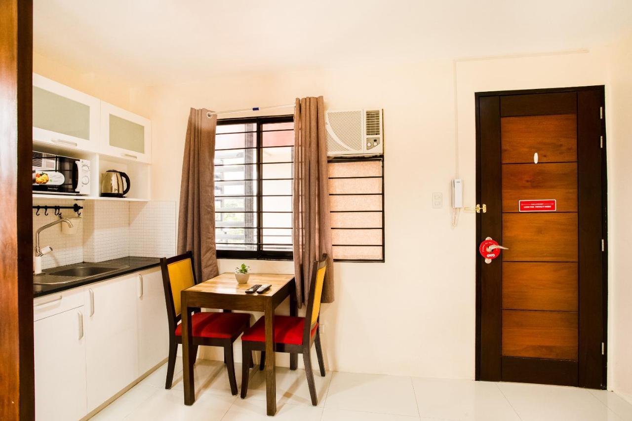 Oyo 199 Solange Apartelle Davao Bagian luar foto